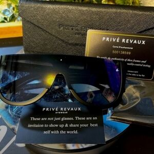 NEW Privé Revaux Black Sunglasses + Case